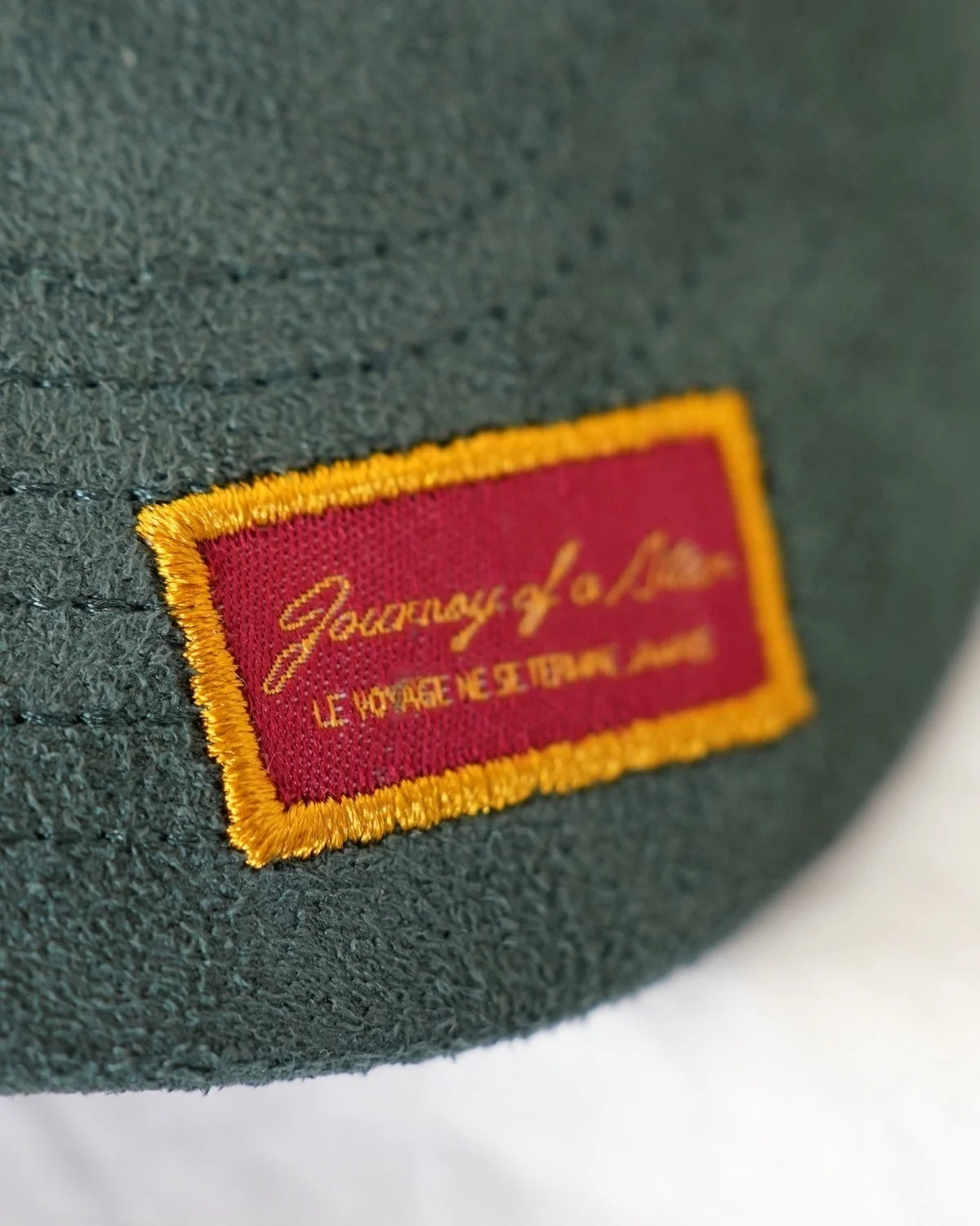 Le Vert-de-Grèce, the woven tab on the brim.
