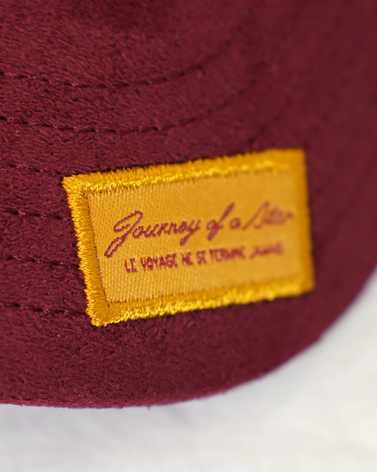 Le Rouge-de-Cuivre, the woven tab on the brim.