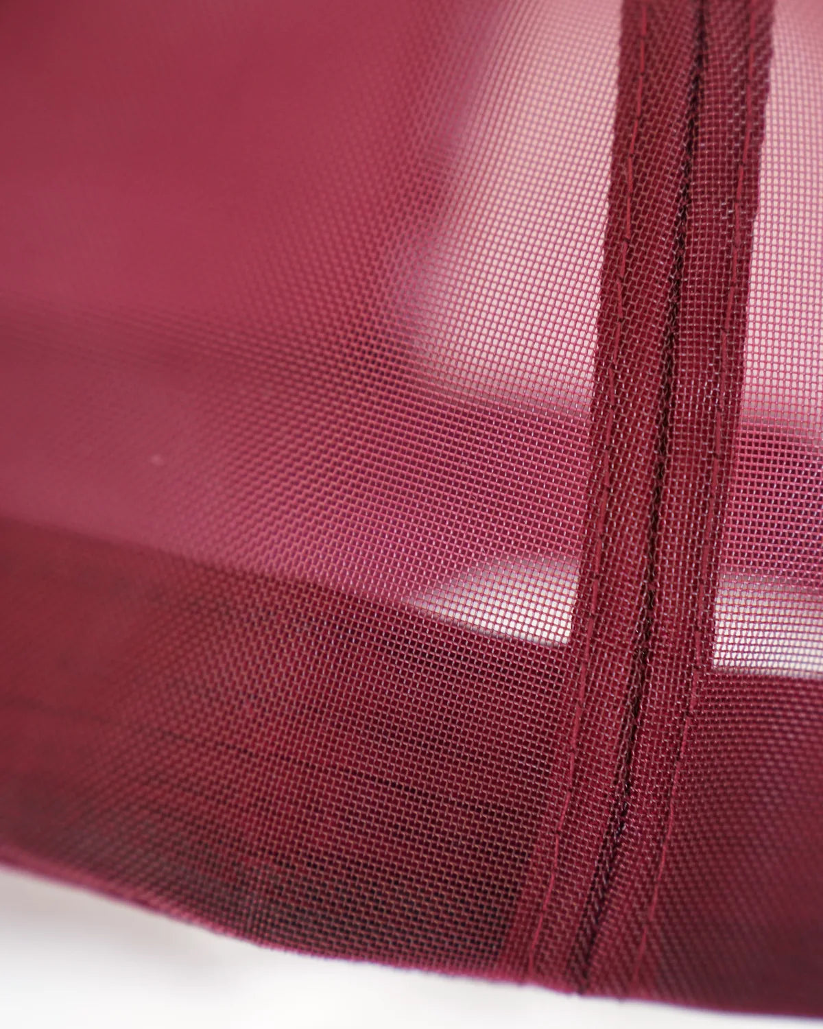 Le Rouge-de-Cuivre, the open mesh of the rear panels.